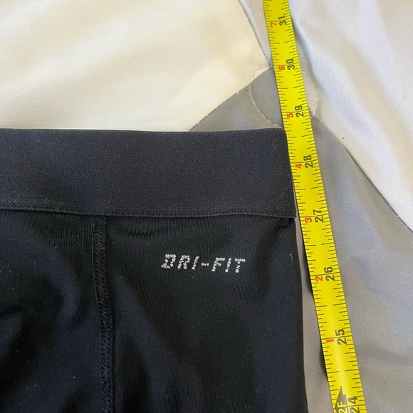 Nike Capri leggings excellent shape. Thin. - Picture 7 of 9